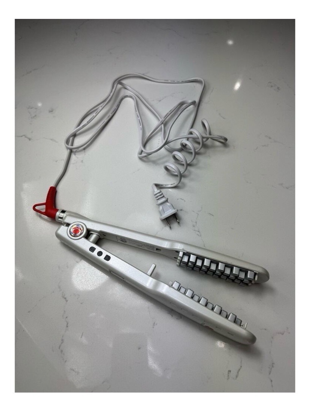 Voloom Hair Volumizing Iron 1
1/2" Pearl White